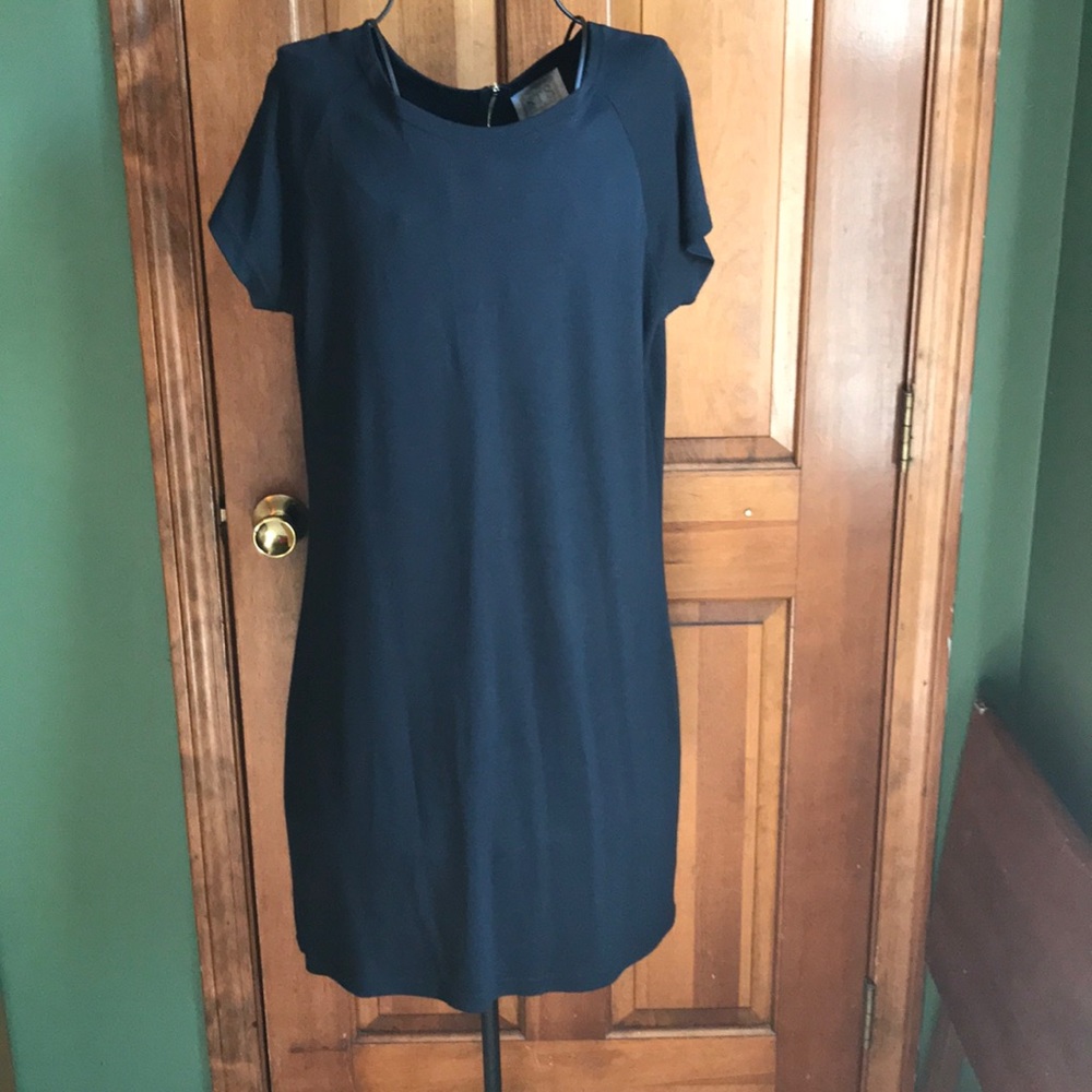Sail To Sable black tee dress medium